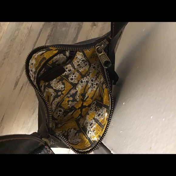 Genuine Ugg Bag. - Picture 7 of 9